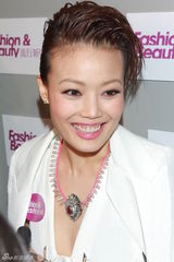 组图：容祖儿幻想有另一半 陈伟霆否认拍裸照