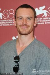 组图：《羞耻》发布会 迈克尔·法斯宾德休闲亮相