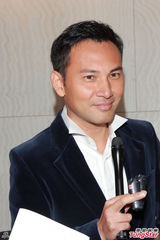 组图：王维基港视再投三千万 陈锦鸿签约4年