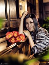 高清图：王雅婕古堡写真谜样风情 享受精致生活