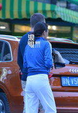 独家：马雅舒素颜携洋老公逛超市一路撒娇(图)