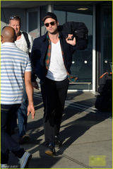 组图：罗伯特-帕丁森现身 黑超遮面帅气有型