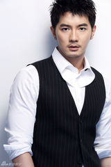 组图：刘潮秋季写真 告别“小鲜肉”展熟男气质