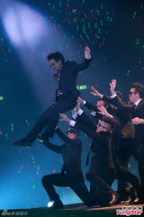 组图：郭伟亮个唱陈奕迅玩疯杨千嬅梁咏琪美艳