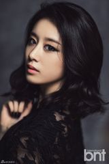 组图：T-ara智妍写真 紧身牛仔秀性感身材