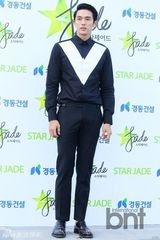 组图：韩星2AM任瑟雍高素荣等出席活动