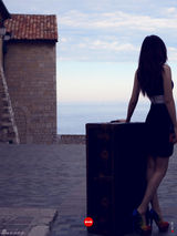 组图：张靓颖玩时尚创新 发新歌歌词版电子写真