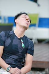 组图：爸爸面瘫式选房大战 黄磊看上三十岁猴子