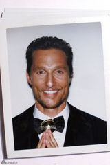 组图：金球奖后台大头照 获奖者卖萌开心留影