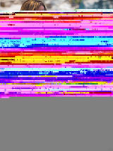 组图：克里斯蒂娜-米兰比基尼秀美胸 激情似火