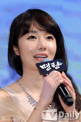 组图：《鸣梁》发布会 戏骨崔岷植演朝鲜名将