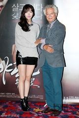 组图：韩星裴涩琪等出席新片《夜关门》试映会