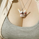 组图：日本创意项链“乳沟跳跃者”大胸必备