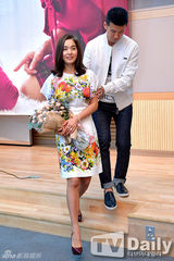 组图：郑慧英夫妇结婚十周年 今天更加幸福