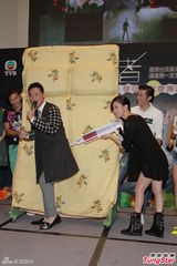 组图：林峰搭佘诗曼宣传《使徒行者》道歉女友