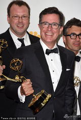 组图：《扣扣熊播报》获艾美奖最佳综艺节目奖