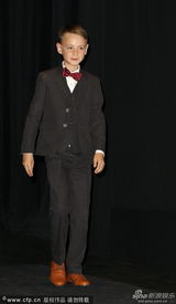 组图：女神娜奥米-沃茨金发美艳 真空挺八字奶