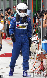 组图：刘在石率《无限挑战》参加赛车比赛