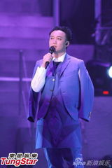 组图：陈奕迅开唱造型似黑山老妖 少说话多唱歌