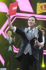 组图：《喜剧狂》郭德纲爱徒夺冠 导师台下互掐