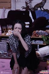 组图：薛凯琪新歌《弗洛蒙》与半裸男模拍MV