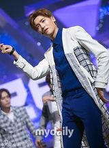 组图：《MCD》众星献唱 EXO11人献双曲舞台