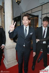 组图：Rain称生日要吃顿好的 避谈女友金泰希(金泰熙)