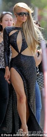 组图：希尔顿变霹雳娇娃拍MV 镂空裙装豪放露底