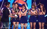 组图：《冠军秀》Girls Day夺冠难掩激动心情