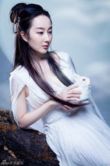 组图：程媛媛创意写真化身嫦娥仙气十足