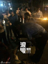 组图：郭达驾车不慎撞人 报警处理伤者赴医院