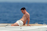 组图：梅西乘游艇出海玩跳水 娇妻浑圆美臀惹火