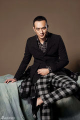 组图：黄觉怪咖奶爸写真玩转另类时尚