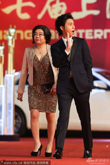 组图：莫小棋叶璇红毯女女吻 陈坤卖萌成表情帝