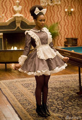 组图：黑人女星街头吻老公 被警察当妓女铐押