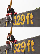 组图：邵兵携子女登杂志封面 尽显慈父形象