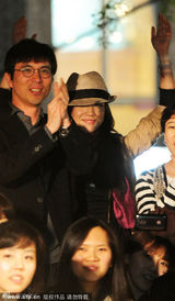 组图：汤唯与韩国导演金泰勇订婚 两人旧照曝光