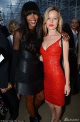 组图：黑珍珠被抢男友后亮相 捧场派对心情大好