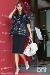 组图：韩星申敏儿朴韩星清新亮相笑容甜