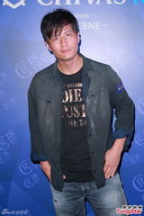 组图：嫩模Jessica否认恋安志杰 与男友哂甜蜜