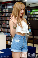 组图：T-ara孝敏出席活动 短T热裤秀性感