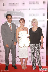 组图：谢婷婷久没见谢贤 母亲不接受家人新欢