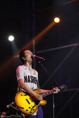 组图：朴树帅气回归 恒大音乐节周末变身狂欢日