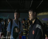 组图：贾乃亮为博女儿一笑 表演潜水险晕倒