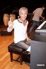 幻灯：周启生举办爵士音乐会 创作歌手不忘发掘新人