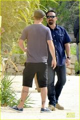 组图：贾斯汀婚后首现身婚戒闪耀