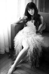 组图：秦子涵初春写真优雅高贵秀美腿