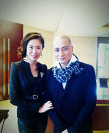 组图：54岁汤镇业4岁双胞胎女儿近照曝光