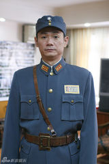 组图：新《亮剑》定妆照 甘婷婷黄志忠塑战争情侣