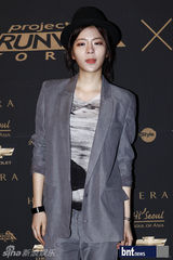 组图：韩星金正敏张在仁亮相首尔时装周